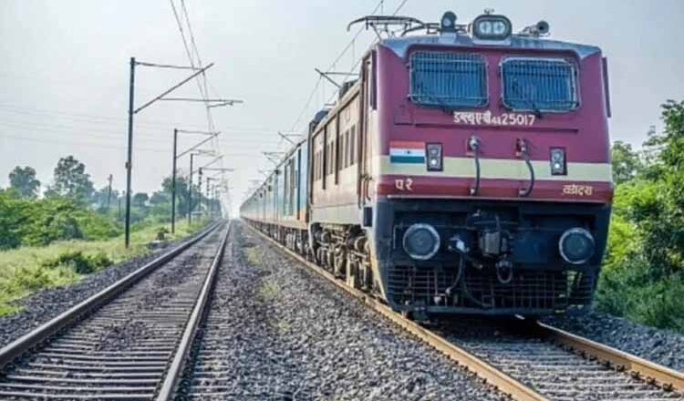 RRB/RRC Group D Exam 2021 : लिखित परीक्षा में पूछे जाएंगे दसवीं के स्तर के प्रश्न तो PET में 2 तरह की दौड़ में लेना होगा भाग