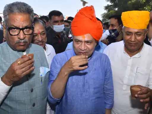 रेल मंत्री ने ढाबे पर उबाली चाय