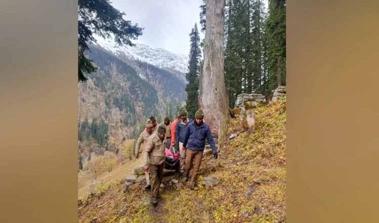 किन्नौर: 15 हजार फीट की ऊंचाई पर बुरन पास में बर्फ में दबे तीन ट्रैकर के शव निकाले