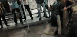 बीच सड़क पर बेटियों ने बाप की प्रेमिका को पीटा