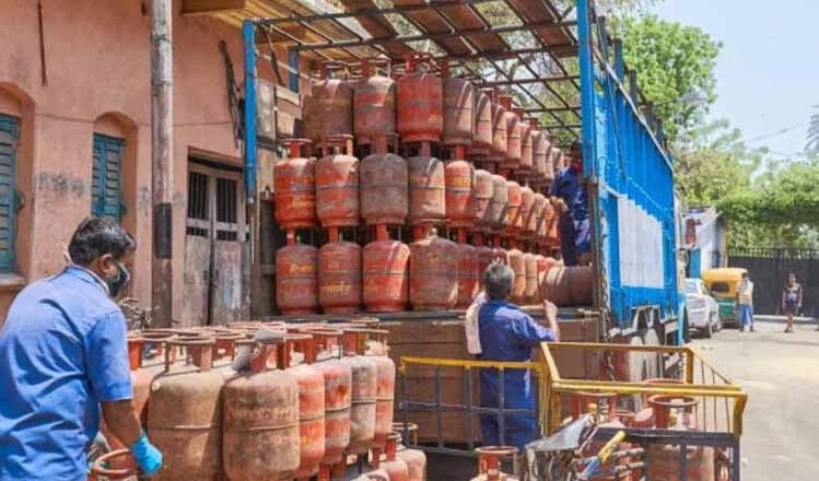 अब राशन की दुकान से खरीद सकेंगे रसोई गैस सिलेंडर