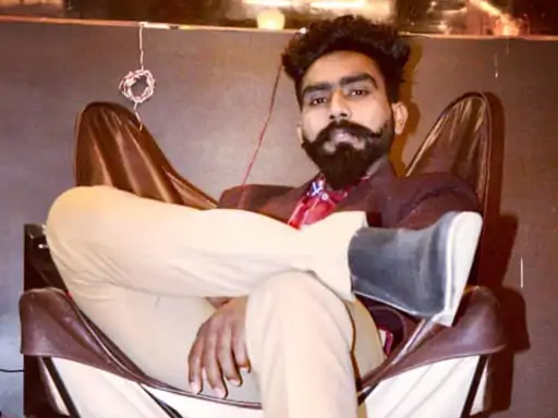 शादी से पहले दोस्त की गर्लफ्रेंड ले भागा दूल्हा:6 साल के प्यार के बाद हो रही थी शादी, युवक को दुल्हन ने जड़ा चांटा