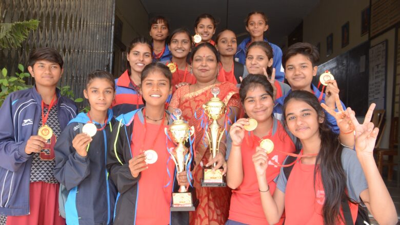 प्रतियोगिता में विजेता रही बेटियों का स्वागत