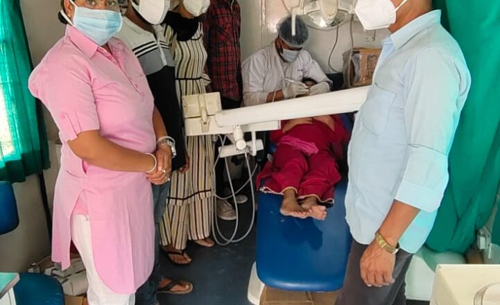 दंत रोग से ग्रसित महिलाओं का नि:शुल्क उपचार