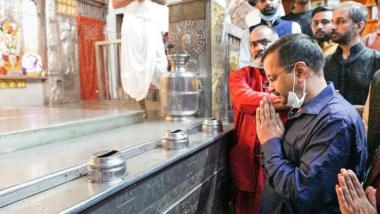 दिल्ली सीएम केजरीवाल ने शादी की वर्षगांठ पर सालासर में सपरिवार बालाजी के दर्शन किए