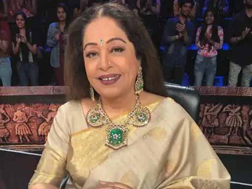 कैंसर के इलाज के बीच किरण खेर लौटीं टेलीविजन पर, बोंली- ऐसा लगता है जैसे मैं घर वापसी कर रही हूं