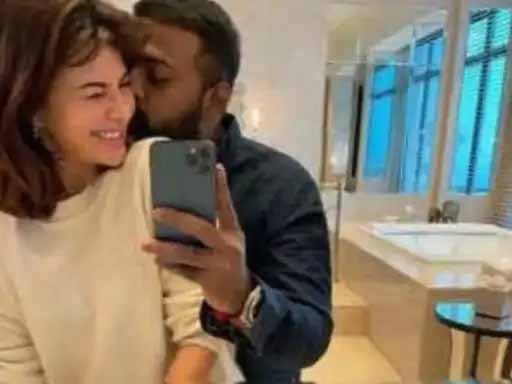 ठग सुकेश चंद्रशेखर के साथ जैकलीन फर्नांडिस की रोमांटिक फोटो हुई वायरल