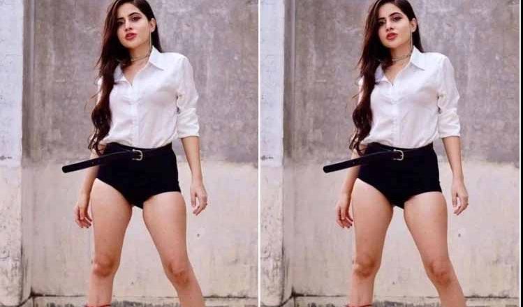 उर्फी जावेद की नई फोटो देखकर यूजर्स बोले- हॉट और सेक्सी! एक ने लिखा- ठंड में थोड़ा बचकर