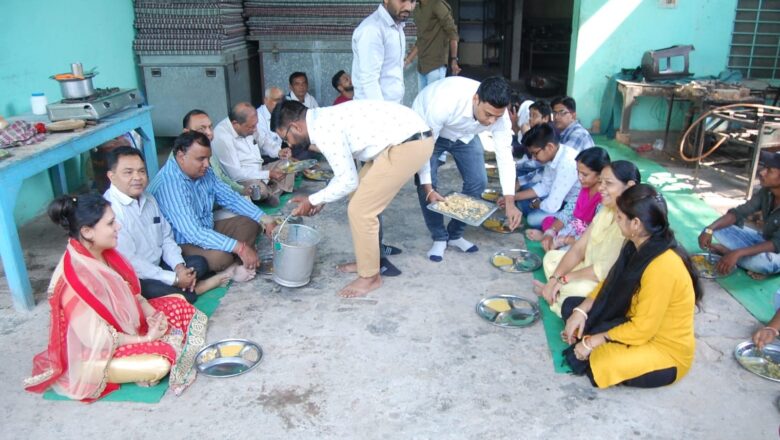 अन्नकूट महापर्व पर प्रसाद वितरित, लगाया भण्डारा