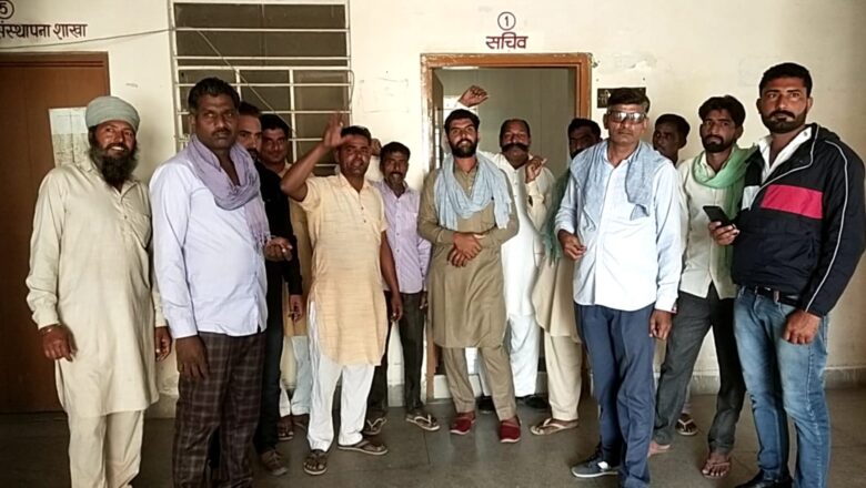 नरमा की खरीद नहीं होने से नाराज किसानों ने जताया विरोध