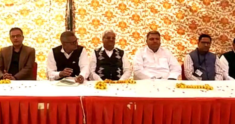 राज्य सरकार की र्इंट से र्इंट बजाने की चेतावनी