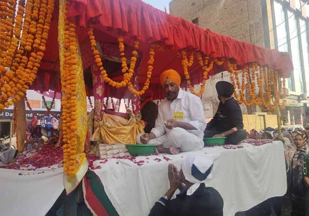 शहीदी दिवस पर भव्य नगर कीर्तन आयोजित, जगह-जगह हुआ स्वागत