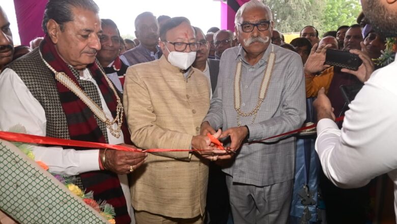 मातृ, पितृ व गुरू भक्त जीवन में आगे बढ़ते है-डॉ.कल्ला
