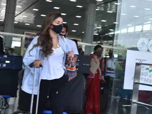कटरीना की शादी के लिए बहन नताशा जयपुर पहुंचीं