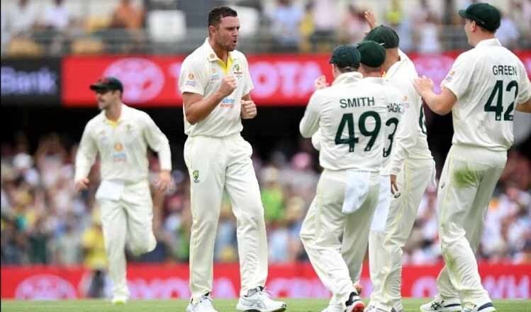एशेज के पहले दिन इंग्लैंड 147 रन पर सिमटा