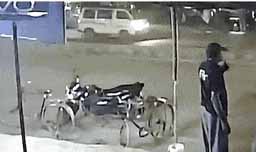 टायरों के नीचे पिसता चला गया युवक:अस्पताल में भर्ती भतीजी के लिए खाना लेकर जा रहा था