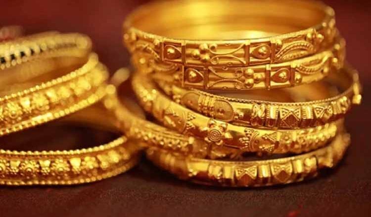सोने की कीमत में इजाफा, चांदी का दाम 615 रुपये कम हुआ