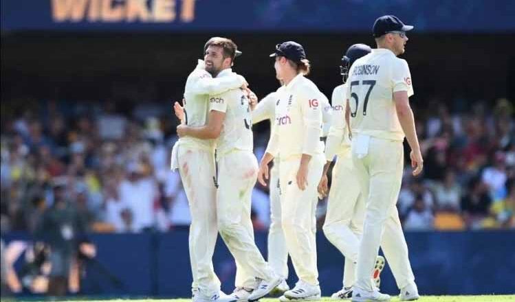 ब्रिस्बेन टेस्ट में इंग्लैंड को दोहरा झटका: आईसीसी ने धीमी ओवर रेट के चलते पांच अंक काटे