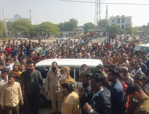 शादी के 5 महीने बाद दंपती फंदे पर लटके:किराना व्यवसायी की पहली पत्नी ने 3 साल पहले किया था सुसाइड