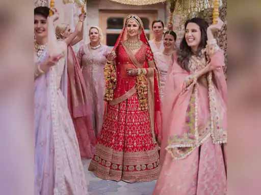 दुल्हन बनी कटरीना ने बहनों संग शेयर की फोटो:लिखा- हम बहनों ने हमेशा एक-दूसरे की रक्षा की, वे मेरी ताकत
