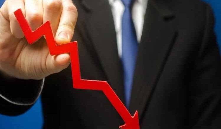 ओमिक्रॉन के हावी होने से सेंसेक्स 1832 अंक टूटा