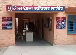 तस्करों ने पुलिस के पीछे दौड़ाई गाड़ी, 4 को पीटा:अपने तस्कर भाई को छुड़ाने आए थे, पेड़ों के पीछे छिपकर बचाई जान