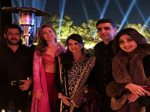 जयपुर में साक्षी के साथ धोनी ने किया कैंडल-लाइट डिनर
