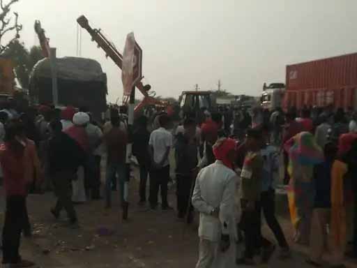 ट्रोला ने 10 लोगों को कुचला, एक की मौत