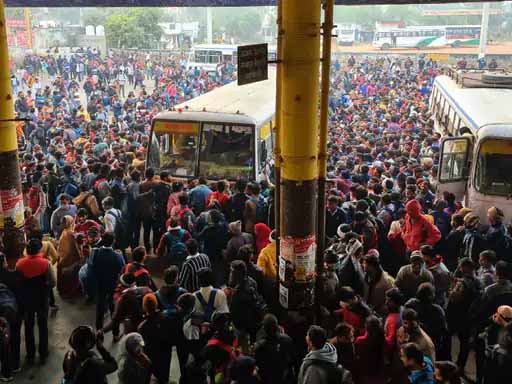 खिड़कियों के कांच तोड़कर बसों में घुसे छात्र, जयपुर में हाईवे किया जाम; उदयपुर में 5 हजार वाहन फंसे