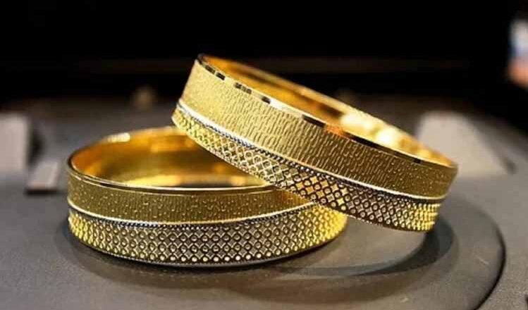 सोने की कीमत आज इतनी कम हुई, चांदी भी कमजोर