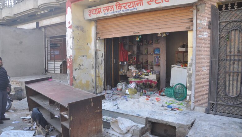 दो गुटों में विवाद; कार फंूकी, आॅटो तोड़ा