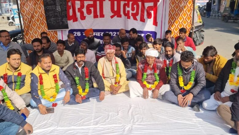 वार्ड 46 के नागरिक बैठे धरने पर