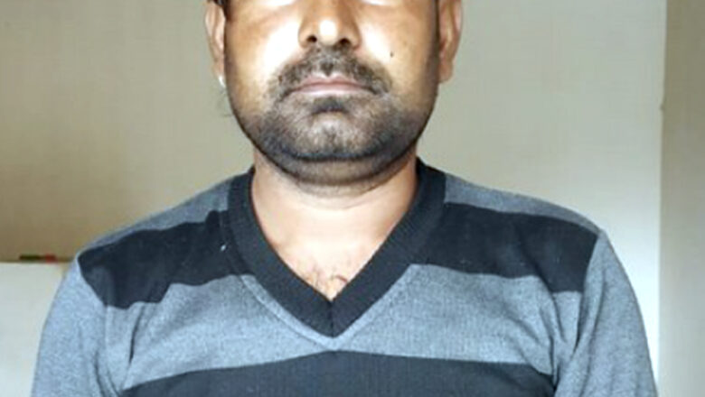 बाइक पर 50 लीटर हथकढ़ शराब ले जाते गिरफ्तार