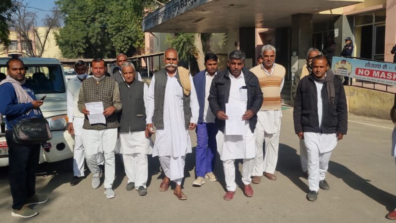 ग्राम सेवा सहकारी समिति को स्थानांतरित न करने की मांग