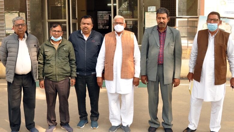 राज्य सरकार के आदेशों पर रोक लगाने की मांग