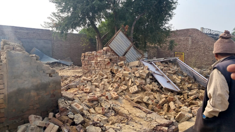 नगर परिषद ने तोड़े अतिक्रमण, कांग्रेस नेता व पार्षद पति भी उतरे विरोध में