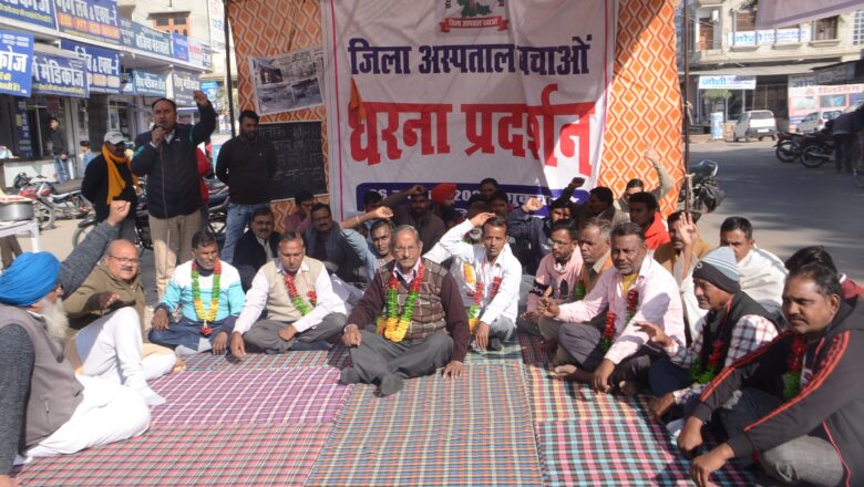 वार्ड 35 के वाशिंदे बैठे धरने पर, कल शवयात्रा निकाल जलाएंगे पुतले
