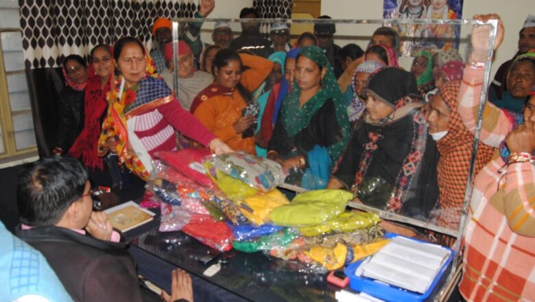 मंत्रियों के लिए भेंट किए सलवार सूट व सुहाग का सामान