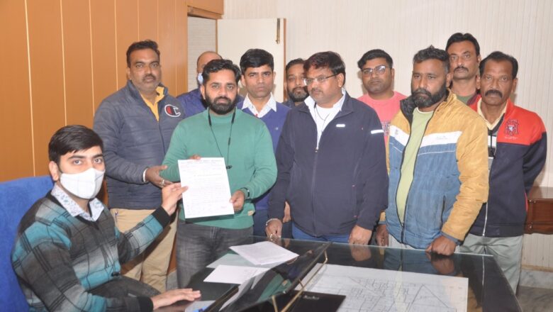 पार्षद प्रतिनिधि व लेखाकार के बीच हाथापाई की नौबत