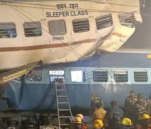 बीकानेर एक्सप्रेस हादसे के पीड़ित बोले:ब्रेक लगते ही तेज धमाका, ऐसा लगा भूकंप आ गया; दो बार कोच पलटा, ऊपर बैठे लोग नीचे गिरे