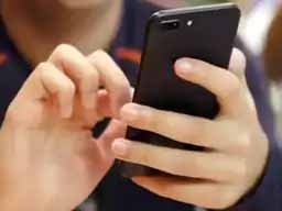 टीचर ने स्कूल ऐप पर शेयर की पॉर्न मूवी:2 घंटे तक नहीं हटा अश्लील वीडियो
