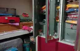 घर में बैठकर पहले शराब पी, सुबह ढाई लाख रुपए नगद और चांदी का सामान लेकर फरार
