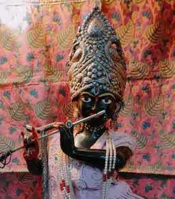 बांके बिहारी की भी नहीं सुनी पुलिस ने:दम्माणी चौक के बड़ा गोपाल मंदिर में 18 दिसम्बर को चोरी हुई