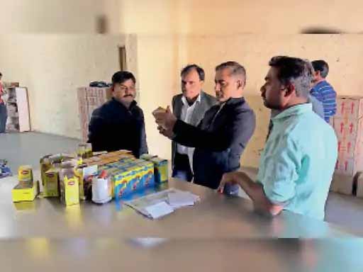 करणी औद्योगिक क्षेत्र में सीएमएचओ टीम की कार्रवाई