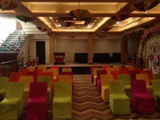 शादियों में 100 की लिमिट, बुकिंग होने लगी कैंसिल