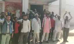 CM गहलोत ने स्वीकृत किया ट्यूबवेल, अधिकारियों ने गांव से 6 किलोमीटर दूर बनाना शुरू कर दिया