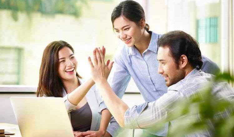 युवाओं को फिट रहने के लिए रोज करने चाहिए ये योगासन