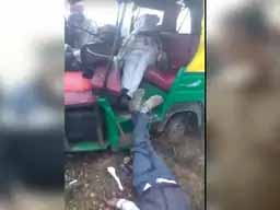रोडवेज की टक्कर से पिता-पुत्र सहित 3 की मौत:घने कोहरे में टेंपों को मारी टक्कर