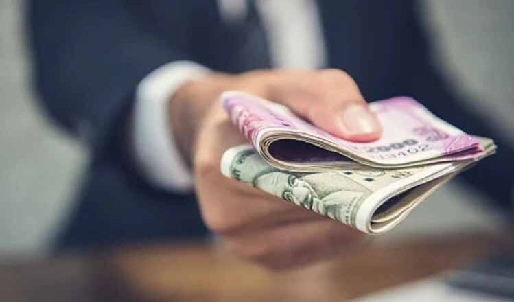 अचानक पैसों की है जरूरत तो बैंक से लें मदद