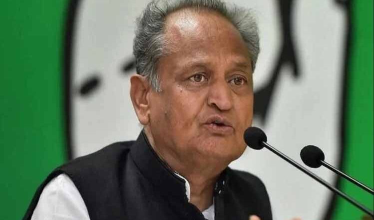 राजस्थान: किसानों की जमीनें नीलाम करने पर रोक, सियासी बवाल के बाद सीएम ने जारी किया आदेश